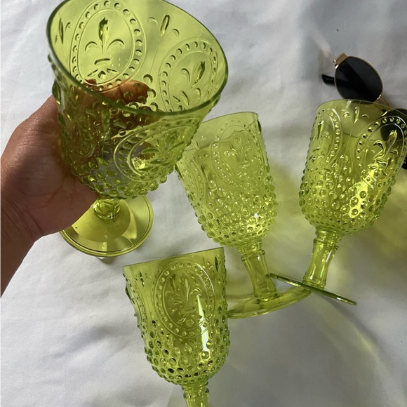 Debutante Glass Goblet, Set of 4, 10 Ounce, lime green - Picture 4 of 10